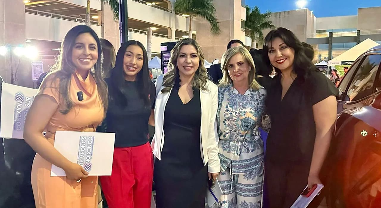 Marcela Mexia en un evento de sororidad y transformación digital